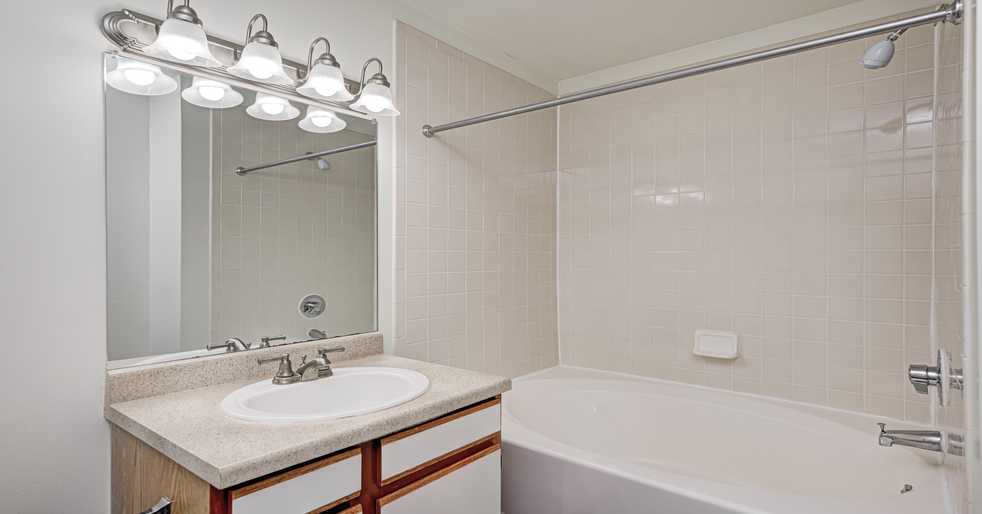 Bayshore apartments Bathroom