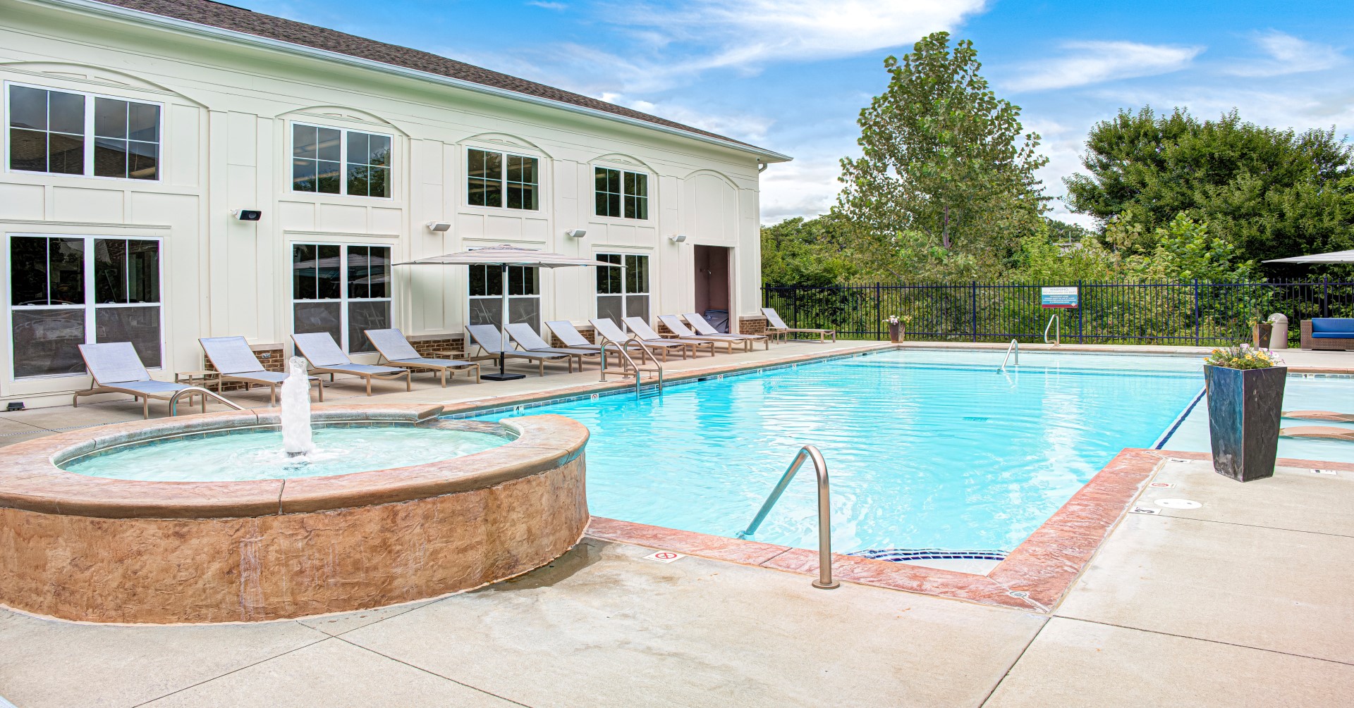 Highpointe Pool and Hotub